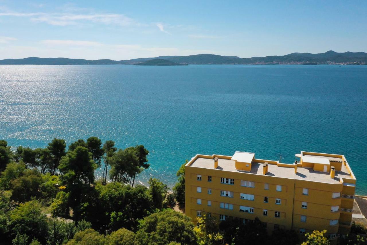 Caisa Classic Beachfront Apartment Zadar Exterior photo